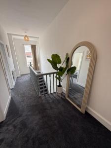 ResiLets Barnard St NEW Large 4 Bed House, Contractor Stays, Central