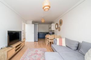 Bright 2-Bed Apartment in North Acton