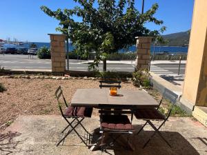 Bel appartement pied dans leau PROPRIANO