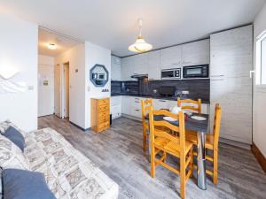 Studio cosy 4 pers, balcon sud, à 30m des cours ESF - FR-1-807-101