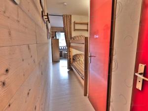 Confortable studio savoyard, balcon sud, parking - FR-1-458-213