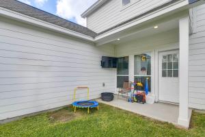 10 Mi to Downtown Houston: Family Home w Yard