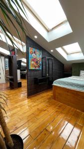 Сучасна світла квартира-студія з кондиціонером