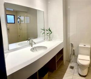 Marina Court Duplex Penthouse - by Promenade Service Apartments
