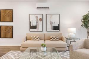 Modern Townhouse Near Disneyland & OC Beaches