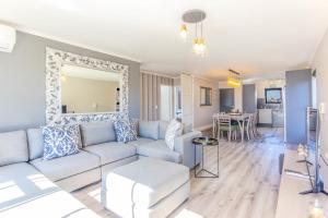 Quayside 301 by CTHA