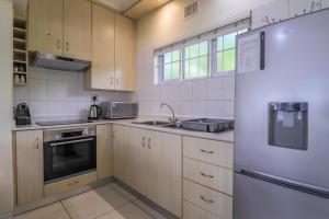 Eaton Square 2 by CTHA