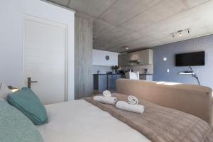 Key West 417 by CTHA