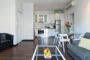 Polana Court 12 by CTHA