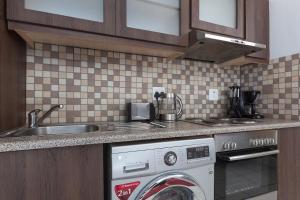 Four Seasons 801 by CTHA