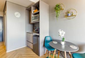 One Thibault Square 1517 by CTHA