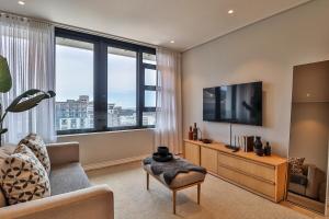 Sixteen on Bree 1425 by CTHA