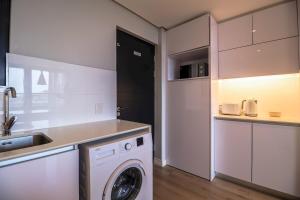 Sixteen on Bree 1425 by CTHA