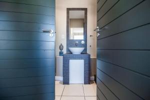 The Decks 1206 by CTHA