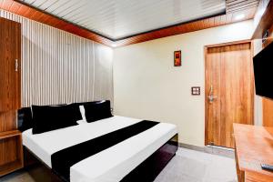 SPOT ON Hotel Doon Lotus | Iconic Rooftop Cafe | Party Hall