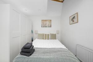 Modern 2-Bed Home in Vibrant SW9, Great Location