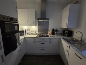Luxurious 3 Bed & 3 Bath Hatfield House with Balcony View & Terrace Garden