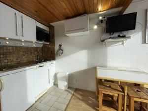 Studio mezzanine économique pour 2 avec balcon - Animaux admis - FR-1-452-152