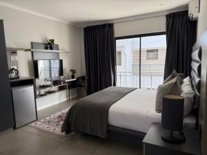 Sandton Guest Room at Middle