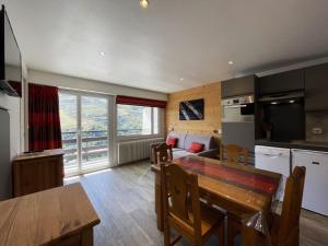 Studio rénové pour 4, ski aux pieds, La Croisette, Les Menuires - FR-1-452-230