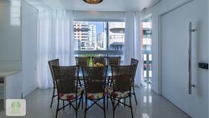 Cobertura Duplex, 2 Hidros, 5 Quartos, 300m do Mar