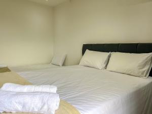 Casa Individual com 2 suítes, cozinha completa, Internet privativa 300MBPS, região bem sossegada com comercios diversos ao redor