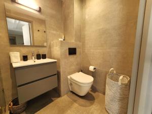 The 41 Maarif by IB Signature - Boho Chic 1BR Apt - with Wifi - Self check-in - 24 x7 Security - City View with terrace - Walk to Cafes! City Centre