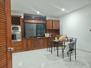 2BR house 300m to the beach