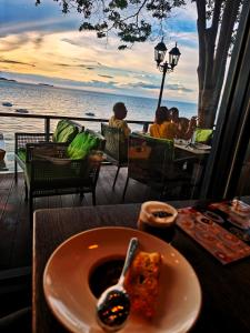 2BR house 300m to the beach