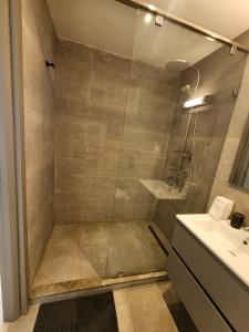 The 41 Maarif by IB Signature - Boho Chic 1BR Apt - with Wifi - Self check-in - 24 x7 Security - City View with terrace - Walk to Cafes! City Centre