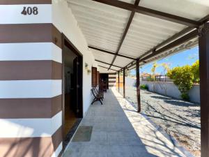 Casa Completa em Penha a poucos passos da PRAIA com Wi Fi TV e Cozinha Equipada Churrasqueira Privativa Ares condicionados Perfeito para Férias em Família Reserve agora mesmo!