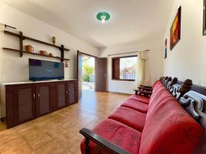 Casa Completa em Penha a poucos passos da PRAIA com Wi Fi TV e Cozinha Equipada Churrasqueira Privativa Ares condicionados Perfeito para Férias em Família Reserve agora mesmo!