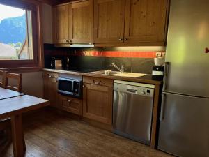 Appartement T3 confortable proche centre avec balcon et parking - FR-1-624-42