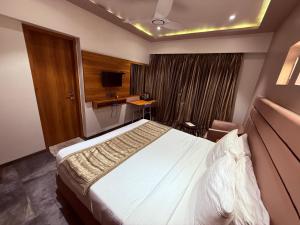 HOTEL VARISHTTA Kopar Khairane