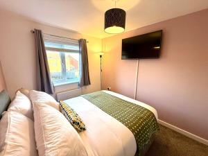 3 Bed House Near Airport & City Free Parking