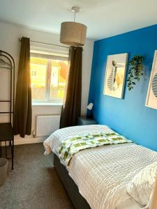 3 Bed House Near Airport & City Free Parking