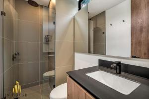 Morph 201 - High ceilings & modern aptBBQ