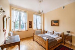 Cosmo - Old Money Apartment