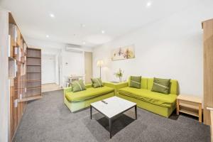 CBD Exquisite Cityscape Retreat with Parking