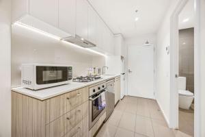 CBD Exquisite Cityscape Retreat with Parking