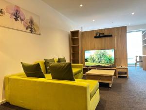 CBD Exquisite Cityscape Retreat with Parking