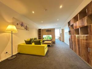 CBD Exquisite Cityscape Retreat with Parking