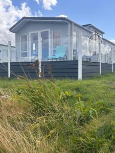 The Lodge -Exceptional Value! Modern 2-Bed Lodge with Stunning Sea Views