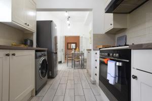 Bloomfield Haven - 2 BR wGarden - North End