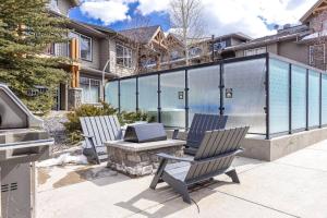 Bears Den 2BR Getaway with Hot Tub, BBQ Near DT