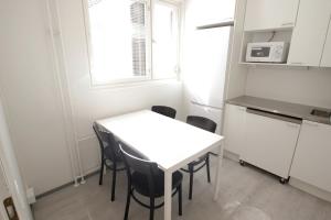 Central and Spacious Apartment for 5