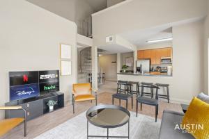 West Campus 8BR 5BA Dual Retreat Near Zilker, SXSW and Downtown by Austin Vacay