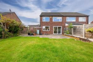 City SuperHost Lovely 3 bed Wythenshawe Home