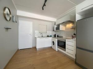 Modern Woodstock Studio with Table Mountain Views