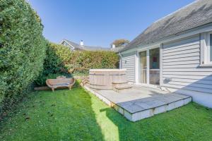 5 Bed in Rock oc-m33185